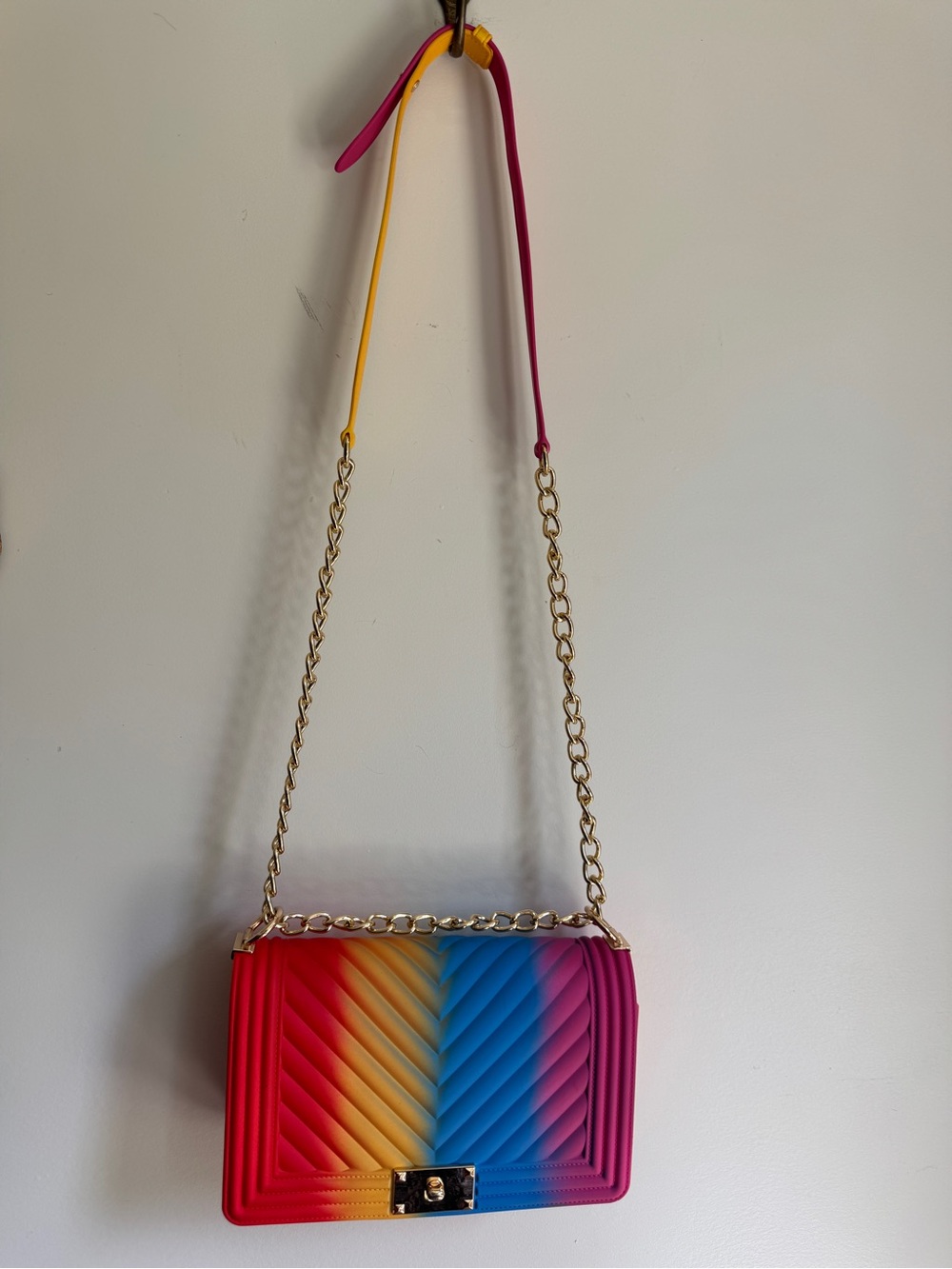 Women’s Rainbow Gradient Jelly Crossbody Bag with Gold Chain